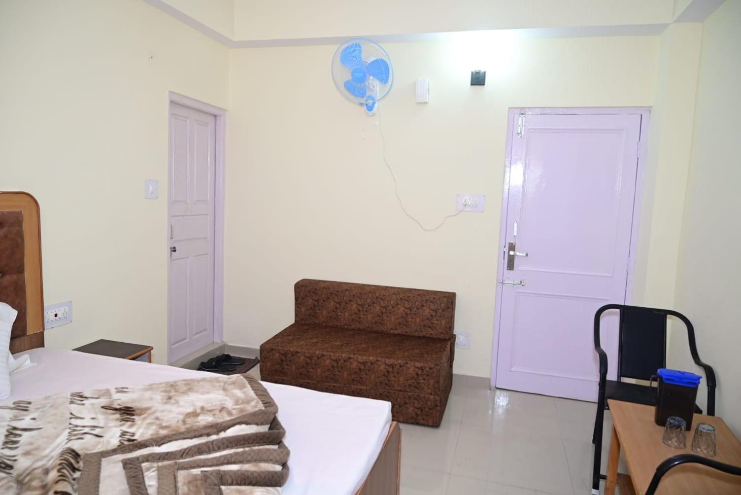 Krishna B&B Near Mall Road Shimla Exteriör bild
