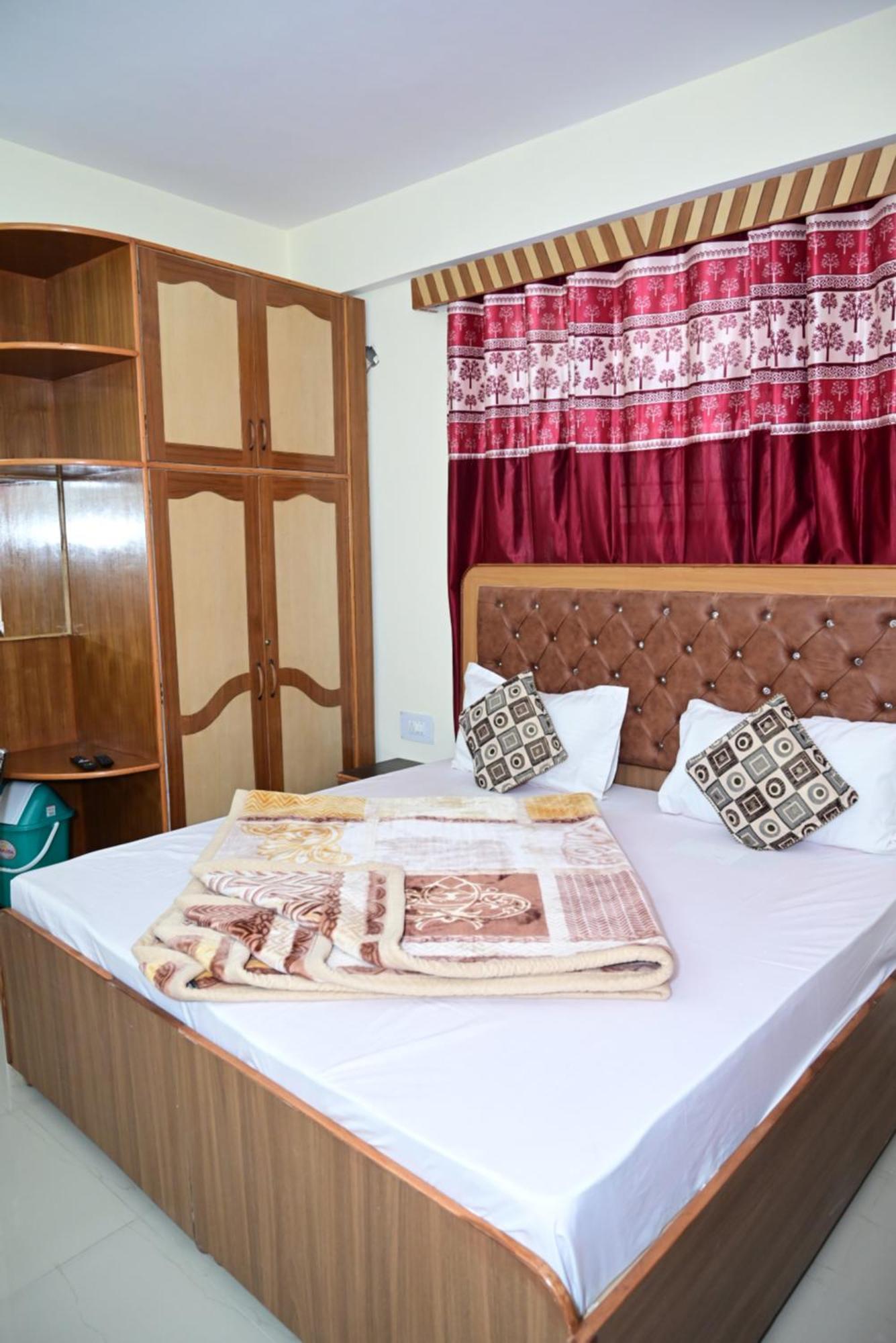 Krishna B&B Near Mall Road Shimla Exteriör bild